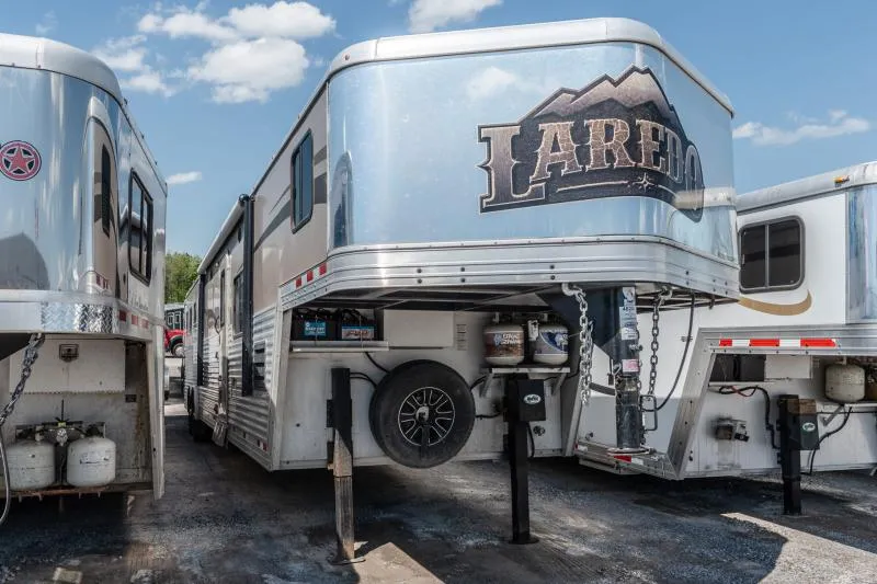 2016 Bison Trailers 8415 Horse Trailer