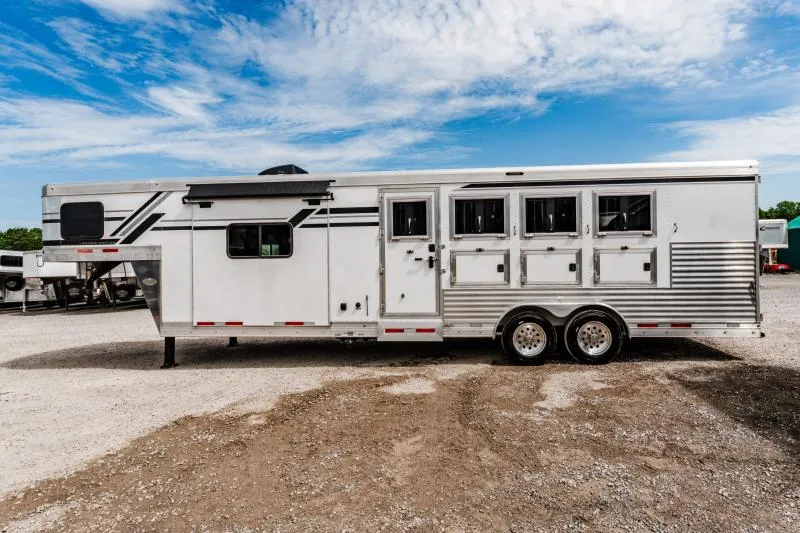 used Horse Trailers SMC Horse Trailers  for sale, in North Jackson, OH Thumbnail 10