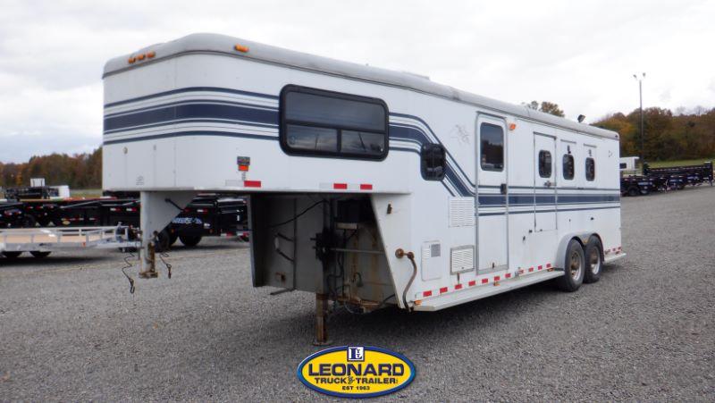 1996 TRAIL ET 3 HORSE SLANT LOAD GOOSENECK WITH 8' LIVING QUARTERS HORSE TRAILER 1996 TRAIL ET 3 HORSE SLANT LOAD GOOSENECK WITH 8' LIVING QUARTERS HORSE TRAILER