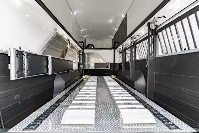 new Horse Trailers Logan Coach  for sale, in North Jackson, OH Thumbnail 40