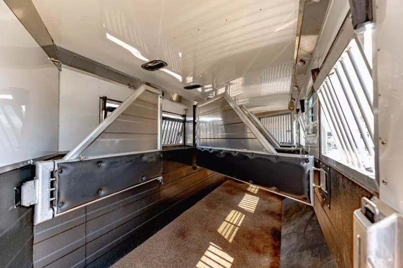 used Horse Trailers Logan Coach  for sale, in North Jackson, OH Thumbnail 19