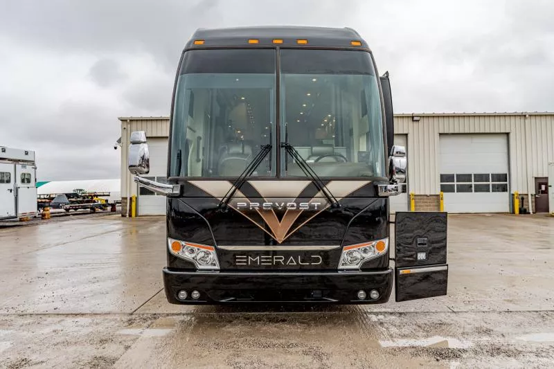 used Travel Trailers Emerald Luxury Coaches  for sale, in North Jackson, OH Thumbnail 4