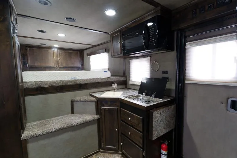 used Horse Trailers Logan Coach  for sale, in North Jackson, OH Thumbnail 23