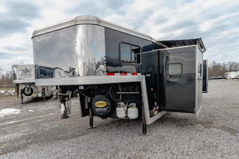 used Horse Trailers Logan Coach  for sale, in North Jackson, OH Thumbnail 11