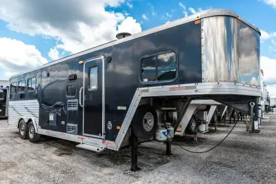 2015 Merhow Trailers 8308 Horse Trailer