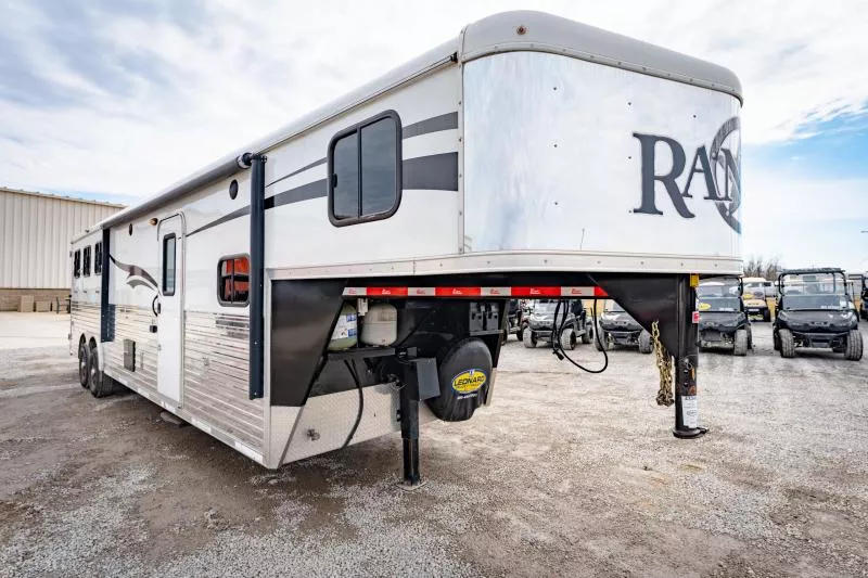 2016 Bison Trailers 8312RG Horse Trailer