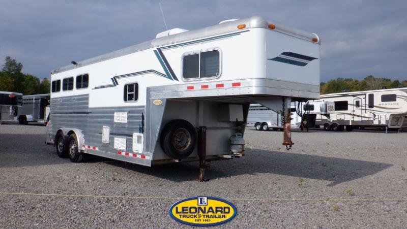 2003 3 HORSE 4 STAR GOOSENECK WITH LIVING QUARTERS HORSE TRAILER 2003 3 HORSE 4 STAR GOOSENECK WITH LIVING QUARTERS HORSE TRAILER