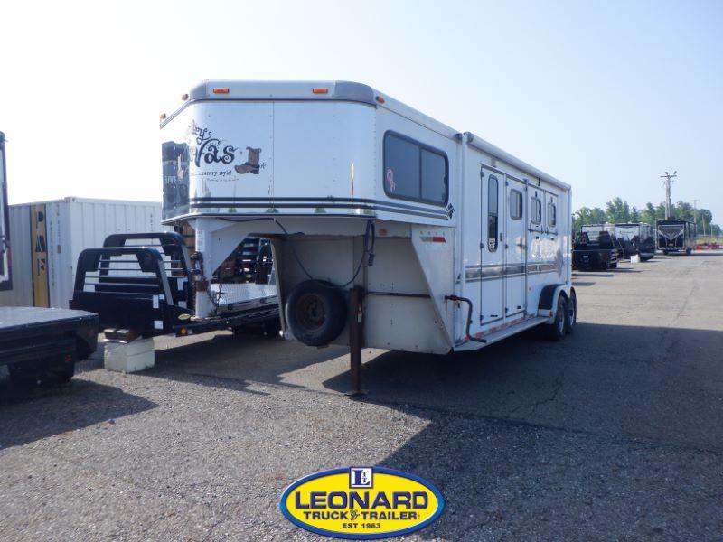 1999 Sundowner Trailers SS306 Horse Trailer 1999 Sundowner Trailers SS306 Horse Trailer