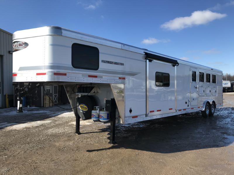 2021 4 HORSE SMC GOOSENECK WIITH LIVING QUARTERS 2021 4 HORSE SMC GOOSENECK WIITH LIVING QUARTERS