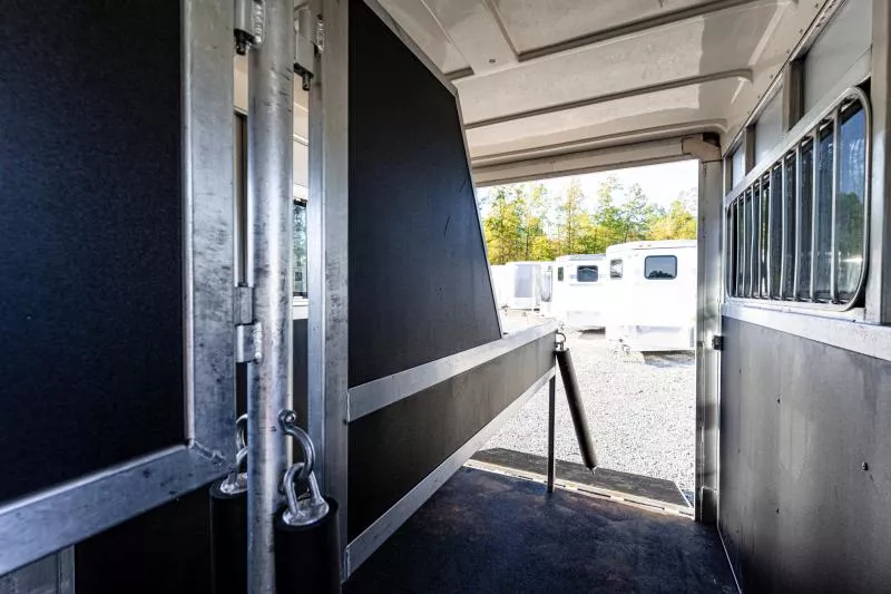 used Horse Trailers Shadow Trailers  for sale, in North Jackson, OH Thumbnail 18