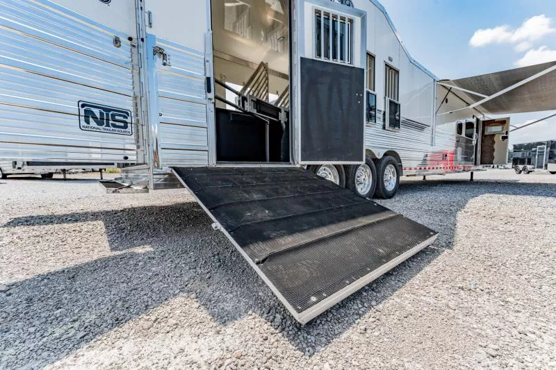 used Horse Trailers Bloomer  for sale, in North Jackson, OH Thumbnail 24