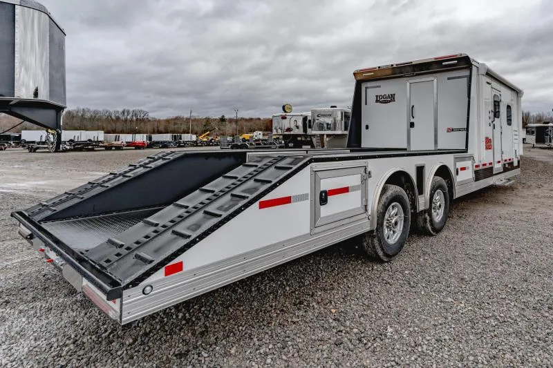 new Toy Haulers Logan Coach  for sale, in North Jackson, OH Thumbnail 7
