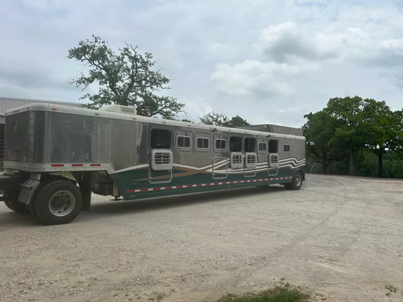 used Horse Trailers Featherlite  for sale, in Pilot Point, TX Thumbnail 4