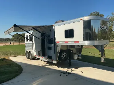 2018 Exiss Escape 7208 LQ Horse trailr