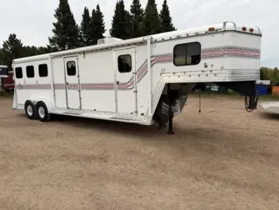 1993 Side Kick 3 Horse Weekender