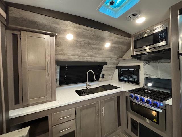 used Travel Trailers Keystone RV Sunset Trail Super Lite for sale, in Plant City, FL Thumbnail 4