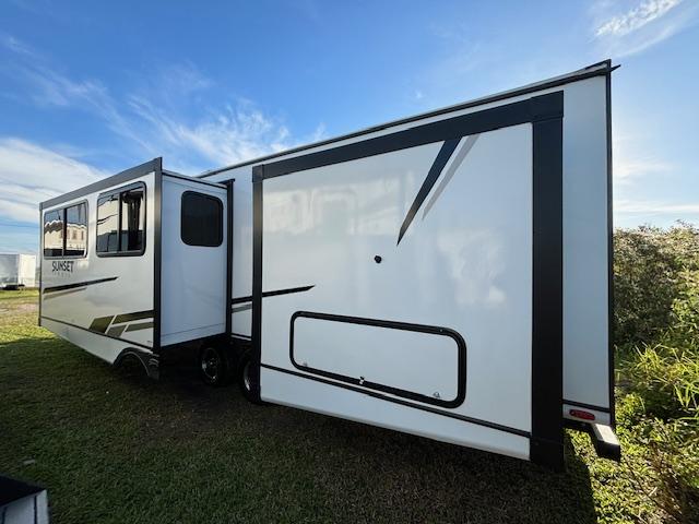used Travel Trailers Keystone RV Sunset Trail Super Lite for sale, in Plant City, FL Thumbnail 2