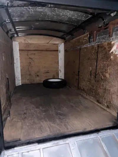 5x10 ENCLOSED CARGO TRAILER w/ROOF RACKS & ALL HITCH ATTACHMENTS INCLUDED