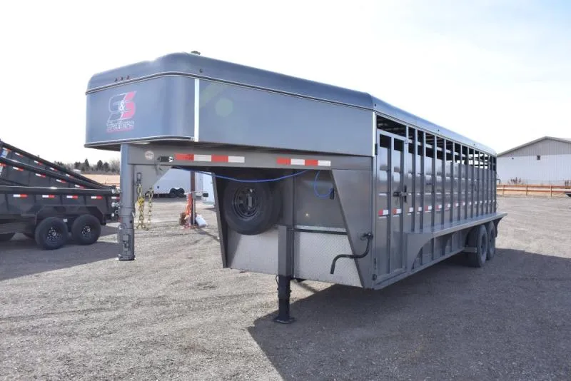 2026 S&S Manufacturing G.N. Livestock 24' Horse Trailer