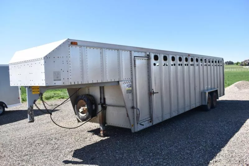 1991 Wilson Trailer Company TL Horse Trailer
