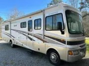 2005 Fleetwood Bounder 35E Class A RV