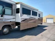 2005 Winnebago Adventurer WSG 33V 