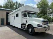 2006 Freightliner Columbia 120 Toterhome