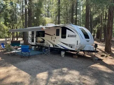 2017 Lance Travel Trailer 2285