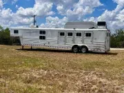 2007 Platinum 4H LQ with Bunk Beds Horse Trailer