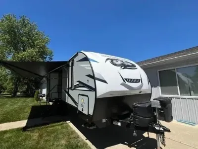 2022 Forest River Cherokee Alpha Wolf 33BH-L photo 6