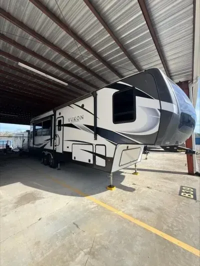 2021 Dutchmen Yukon 320RL Fifth Wheel