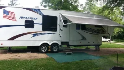 2012 Keystone Avalanche 320RK