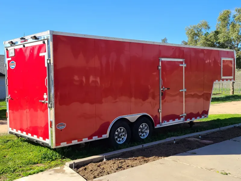 2016 United Trailers 28' Gooseneck