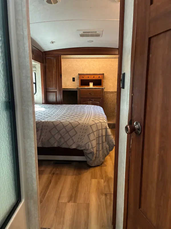 used Fifth Wheel Trailers Keystone RV Montana Big Sky for sale, in Alpine, CA Thumbnail 3