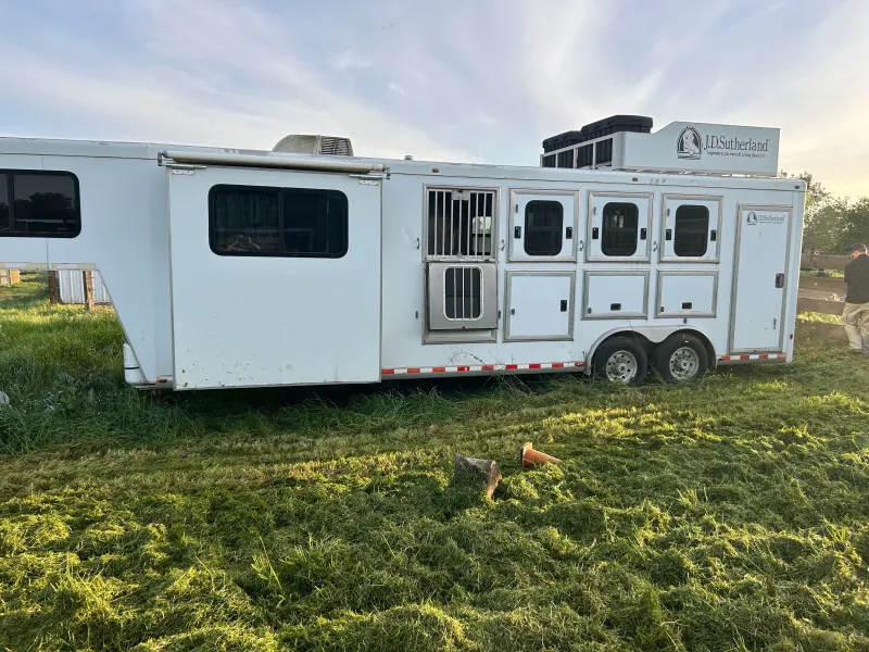 2004 JD Sutherland 4 horse with Living Quarters  Horse & Livestock