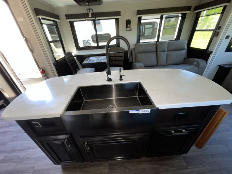 new Fifth Wheel Trailers Jayco Pinnacle for sale, in Concord, NC Thumbnail 4