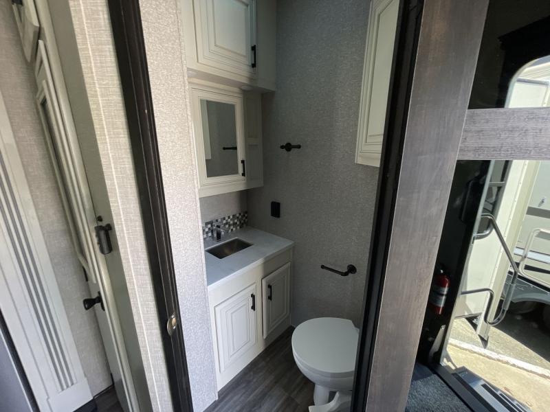 new Fifth Wheel Trailers Jayco Pinnacle for sale, in Concord, NC Thumbnail 9