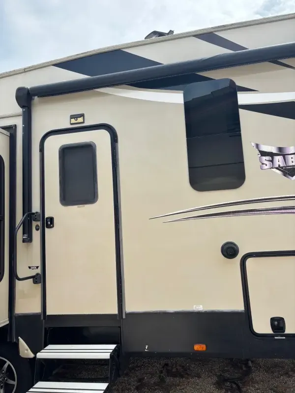 used Fifth Wheel Trailers Forest River Sabre for sale, in Boca Raton, FL Thumbnail 3