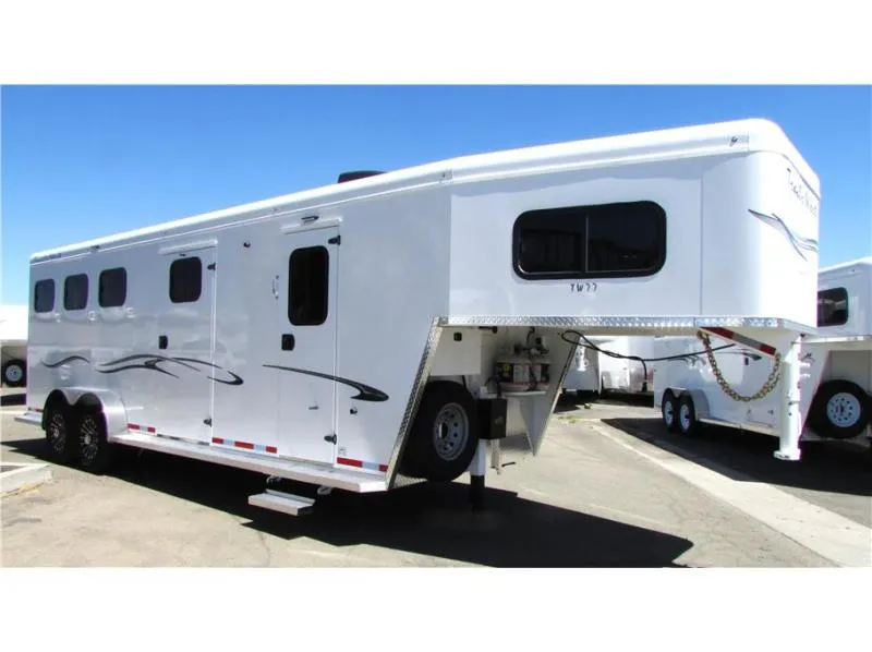 2025 Trails West CLASSIC LQ 3 HORSE GN