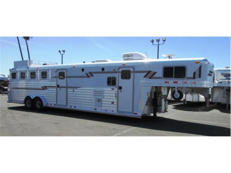 2002 4-Star Trailers outlaw conv 4 horse 2002 4-Star Trailers outlaw conv 4 horse