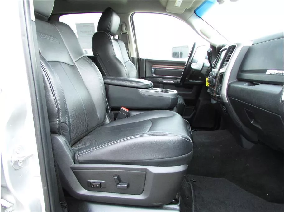 2018 Ram 2500 Laramie photo 17