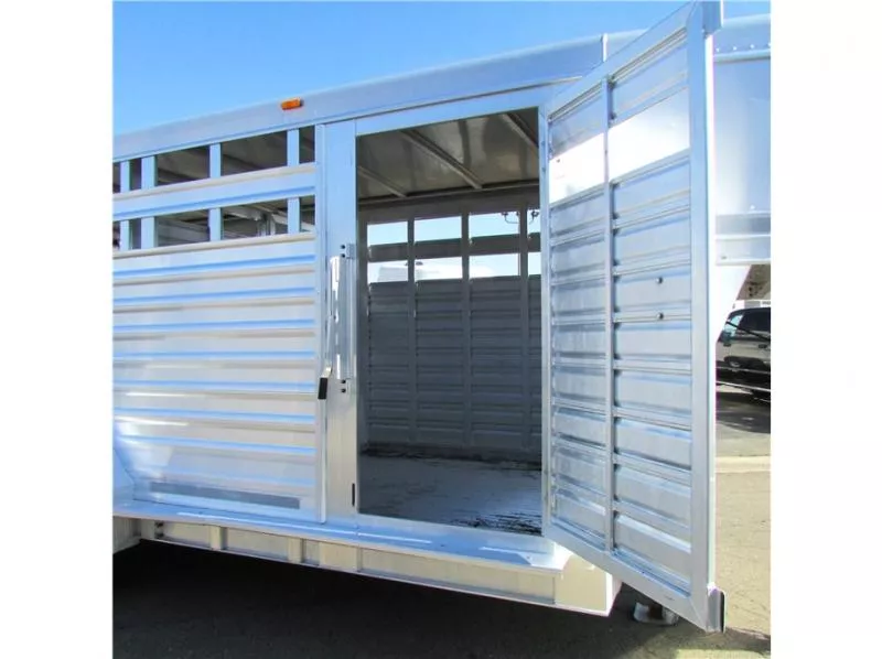used Horse Trailers Featherlite  for sale, in Madera, CA Thumbnail 15