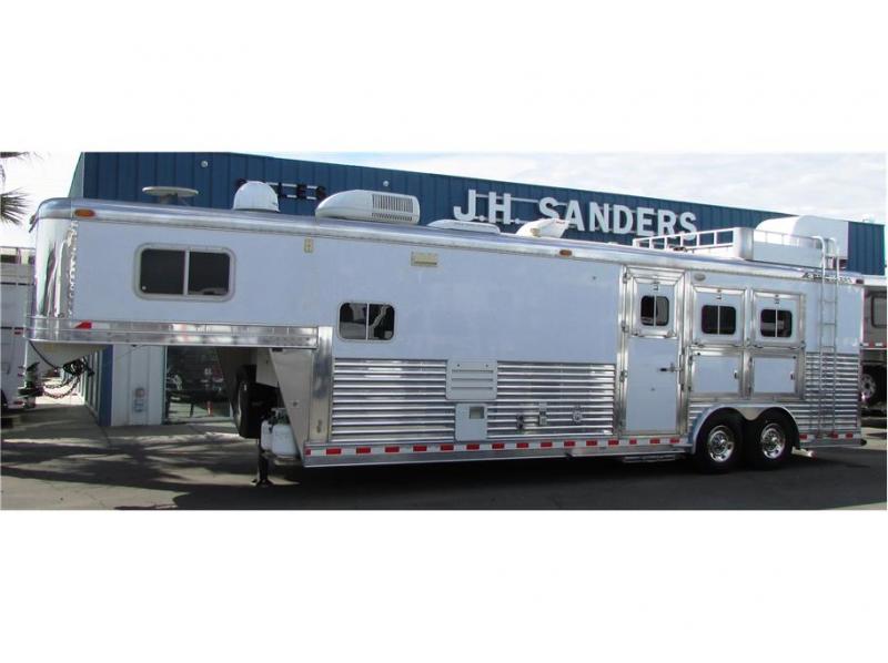 2004 Elite Trailers 3 horse outlaw 2004 Elite Trailers 3 horse outlaw