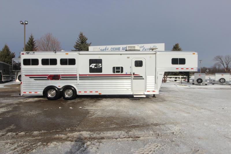 2004 4-Star Trailers 3HR 10' LQ Horse Trailer 2004 4-Star Trailers 3HR 10' LQ Horse Trailer