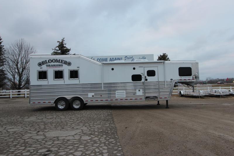 2024 Bloomer 3 Horse LQ Slide Out Trailer