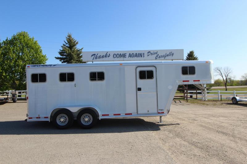 1999 Featherlite 3HR GN Horse Trailer 1999 Featherlite 3HR GN Horse Trailer