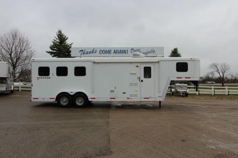 2014 Bison Trailers 3 Horse Slant Load GN LQ Horse Trailer 2014 Bison Trailers 3 Horse Slant Load GN LQ Horse Trailer