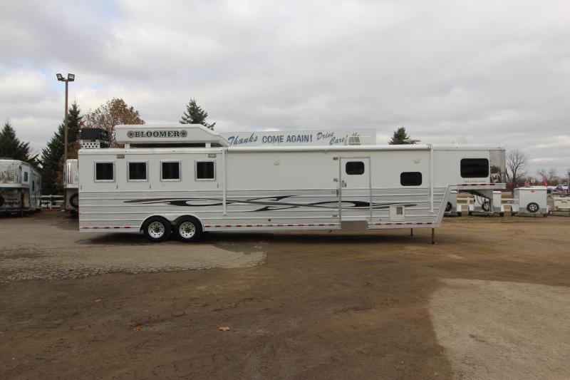 2009 Bloomer 4HR Slant Load with 17' LQ Horse Trailer 2009 Bloomer 4HR Slant Load with 17' LQ Horse Trailer