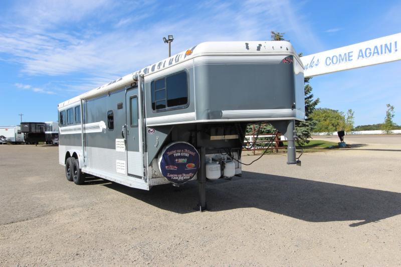 2000 S and H Trailers 3HR GN LQ Horse Trailer Featherlite Horse and