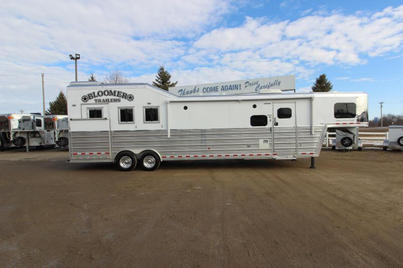 2021 Bloomer 3HR 14'11" LQ Slide PC Load Horse Trailer 2021 Bloomer 3HR 14'11" LQ Slide PC Load Horse Trailer